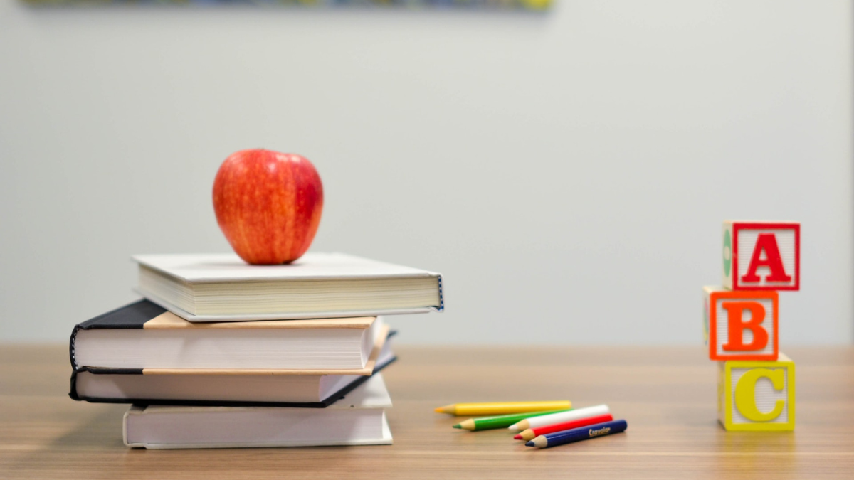 red-apple-on-pile-of-books